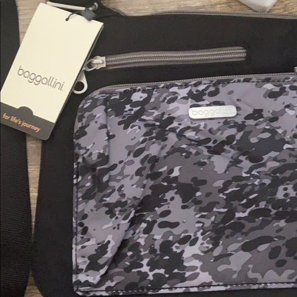 Baggallini - Picture 2 of 8